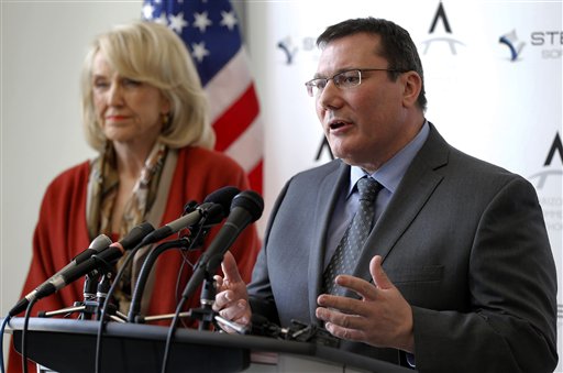 Jan Brewer, Gerard Warrens