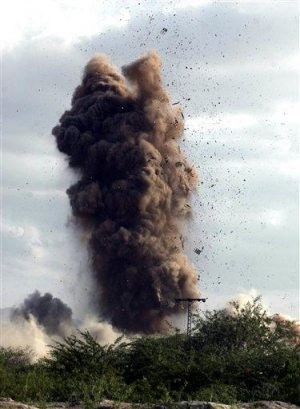 Pakistan launches strike at Taliban hideouts 
