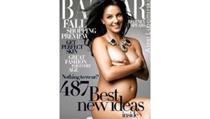 Pregnant Spears poses nude for magazine 