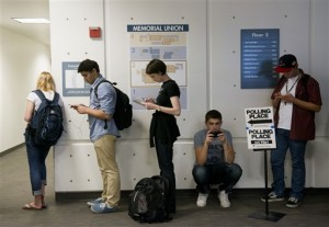 UC Davis students vote