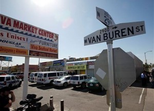 Federal agents raid Phoenix shuttle service 