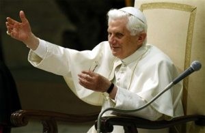 Pope to visit UK; urges church to accept Anglicans 