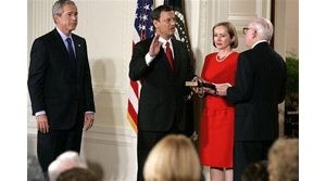 Roberts takes oath as chief justice 