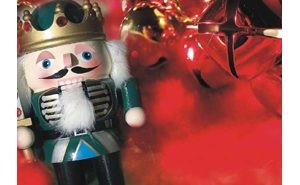 Theater companies look to Christmas shows 