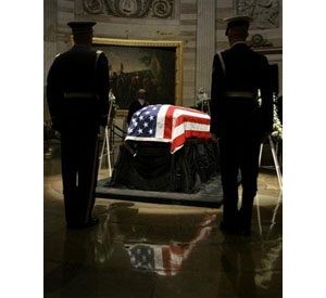 Americans pay respects to Ford in D.C. 