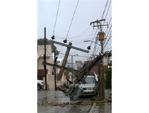 Hurricane Wilma tears into Mexican resorts 