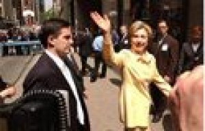 Hundreds show for Hillary Clinton book signing 