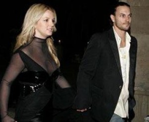 Spears ordered to undergo drug tests 