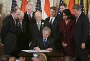 Bush signs nuclear deal with India 