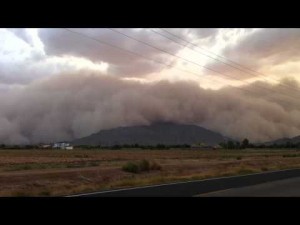 Video: Huge Arizona dust storm