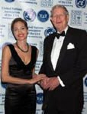 Angelina Jolie gets Global Humanitarian Award 