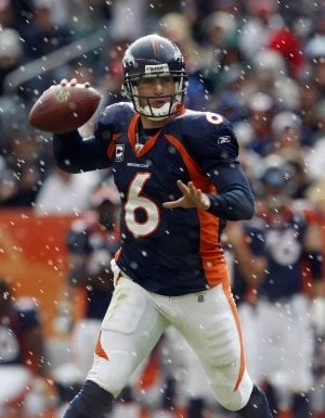 Broncos agree to trade Cutler to Bears 