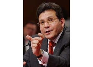 Gonzales defends legality of surveillance 