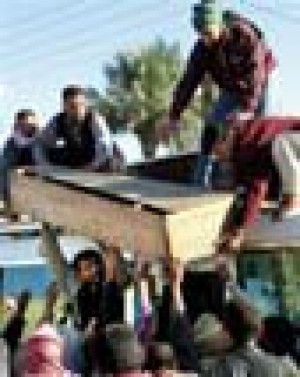 Iraq blast kills 3 U.S. troops, wounds 9 