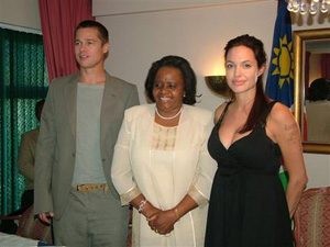 Jolie: Birth experience was 'terrifying' 