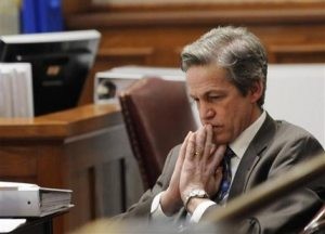 Minn. Senate race leaves voters tired of law drama 