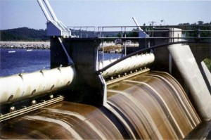 Hinged crest gates, hydraulic operation