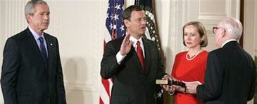 Roberts takes oath as chief justice 