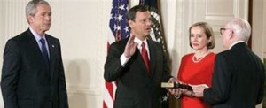Roberts takes oath as chief justice 