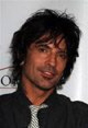 Tommy Lee injured during concert 