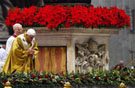 Pope sees signs of hope in Middle East 