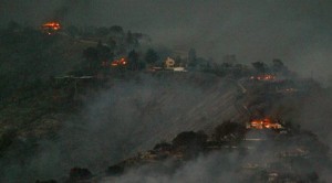 Wildfire burns homes in coastal Calif. enclave 