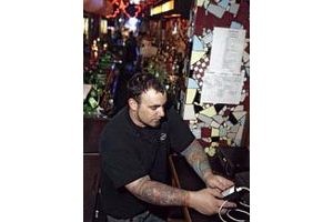 Jukeboxes, DJs being pushed out by iPods 