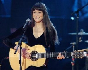 France's first lady sings live on BBC 
