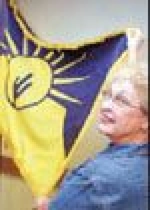 Winning flag in Tribune’s contest adopted 