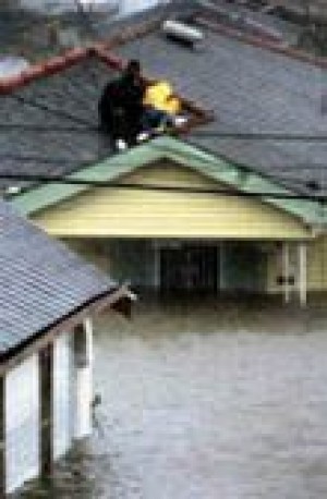 Katrina rips Gulf Coast with wind, floods 