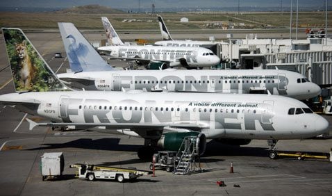 Southwest makes bid to buy Frontier Airlines 