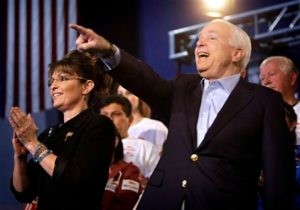 McCain, Palin stump in Mesa, face hecklers 