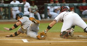 Giants defeat error-prone Diamondbacks 
