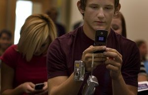 Teens text to peers in dating violence awareness session 