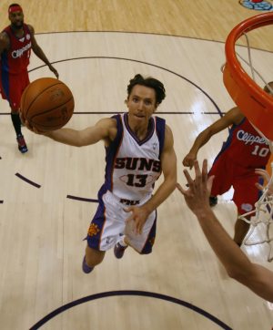 Suns celebrate holiday with rout of Clippers 