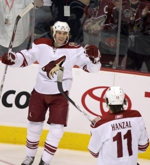 Bryzgalov stops 25 shots in Coyotes' victory over Maple Leafs 