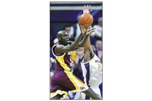 Devils fade, fall to Huskies 