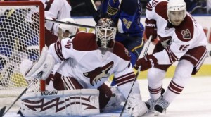 Bryzgalov, Coyotes shut out Blues 