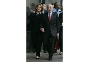 Enron's Lay, Skilling face potential jurors 