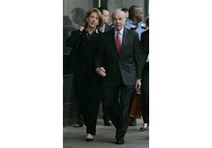 Enron's Lay, Skilling face potential jurors 