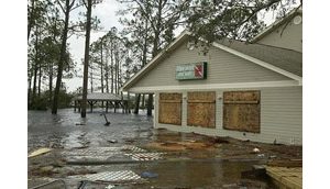 Hurricane Ivan slams Gulf Coast killing 20 