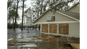 Hurricane Ivan slams Gulf Coast killing 20 