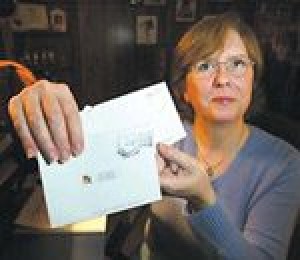 Mesa woman is a pen pal for troops overseas 