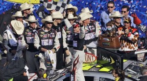 Gordon snaps winless streak with victory at Texas 