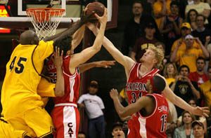 Arizona defeats Arizona State, 61-58 