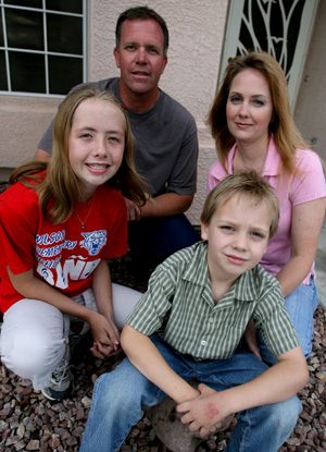 Signs of scoliosis in adolescents are clear if parents keep an eye out 