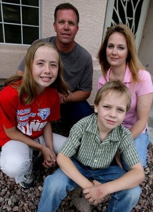 Signs of scoliosis in adolescents are clear if parents keep an eye out 