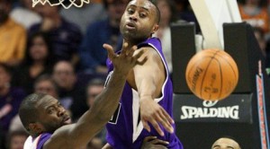 Nash, Stoudemire lead Suns past Kings, 115-107 