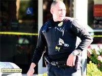 Man robs Phoenix Wells Fargo Bank branch 
