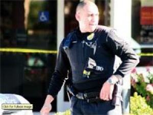 Man robs Phoenix Wells Fargo Bank branch 
